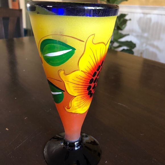 Colored glass hand painted vase - Picture 2 of 8